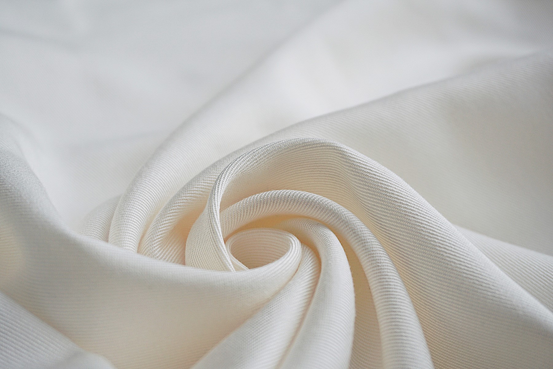 哪些织物最常用于制作服装？
